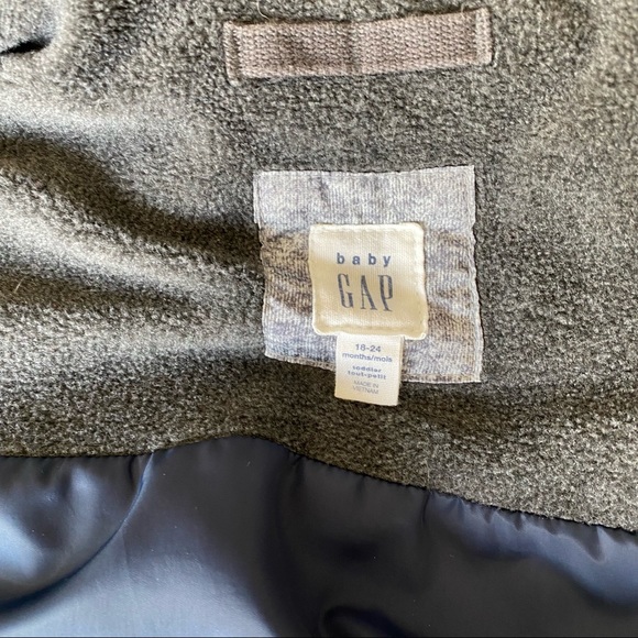 Gap. Grey Primaloft puffer vest. 18-24 months - Picture 3 of 8